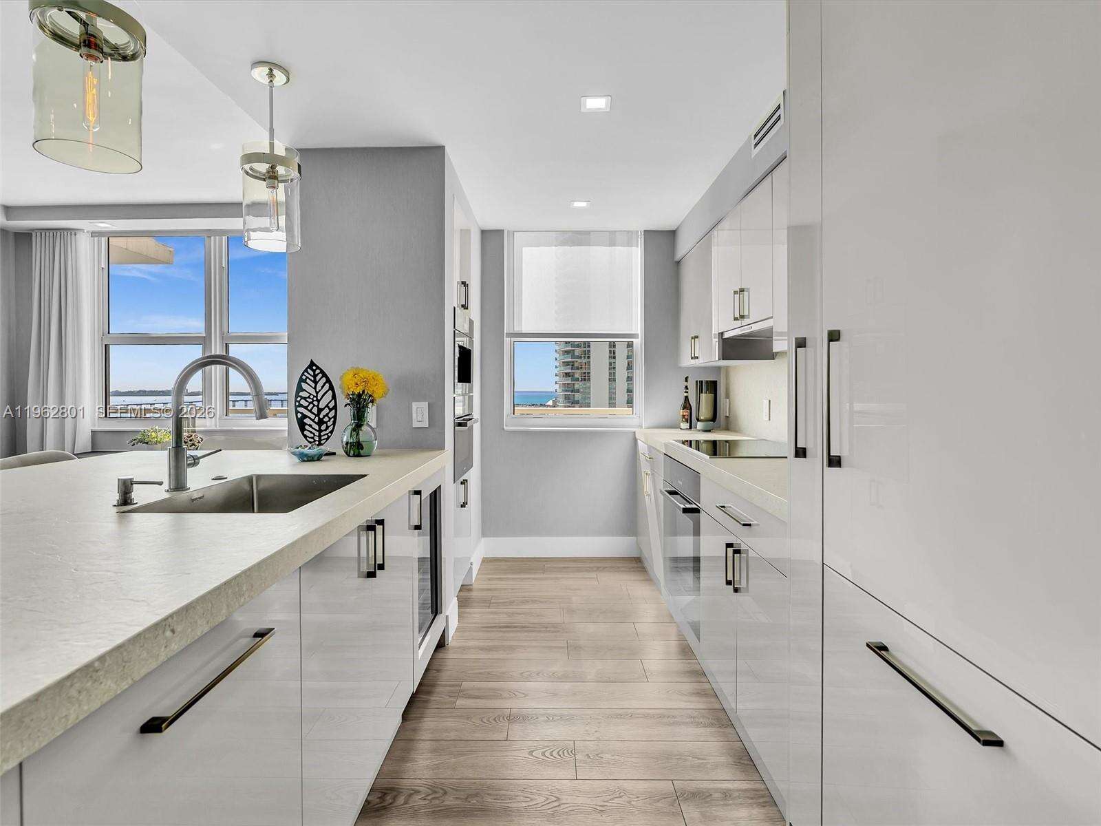 THE MARK ON BRICKELL - 1155 Brickell Bay Dr, Miami, FL 33131 | Picture 5