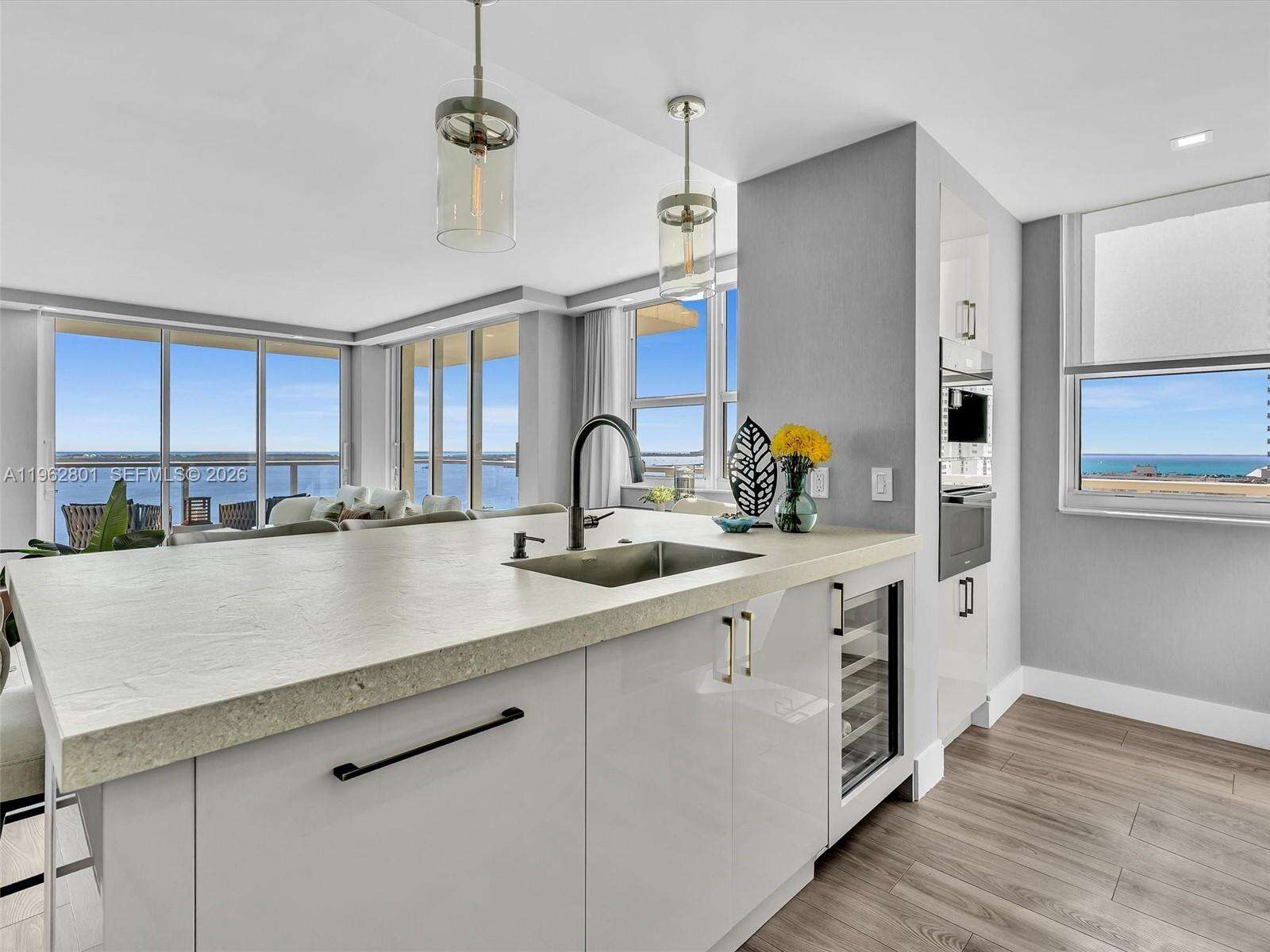 THE MARK ON BRICKELL - 1155 Brickell Bay Dr, Miami, FL 33131 | Picture 6