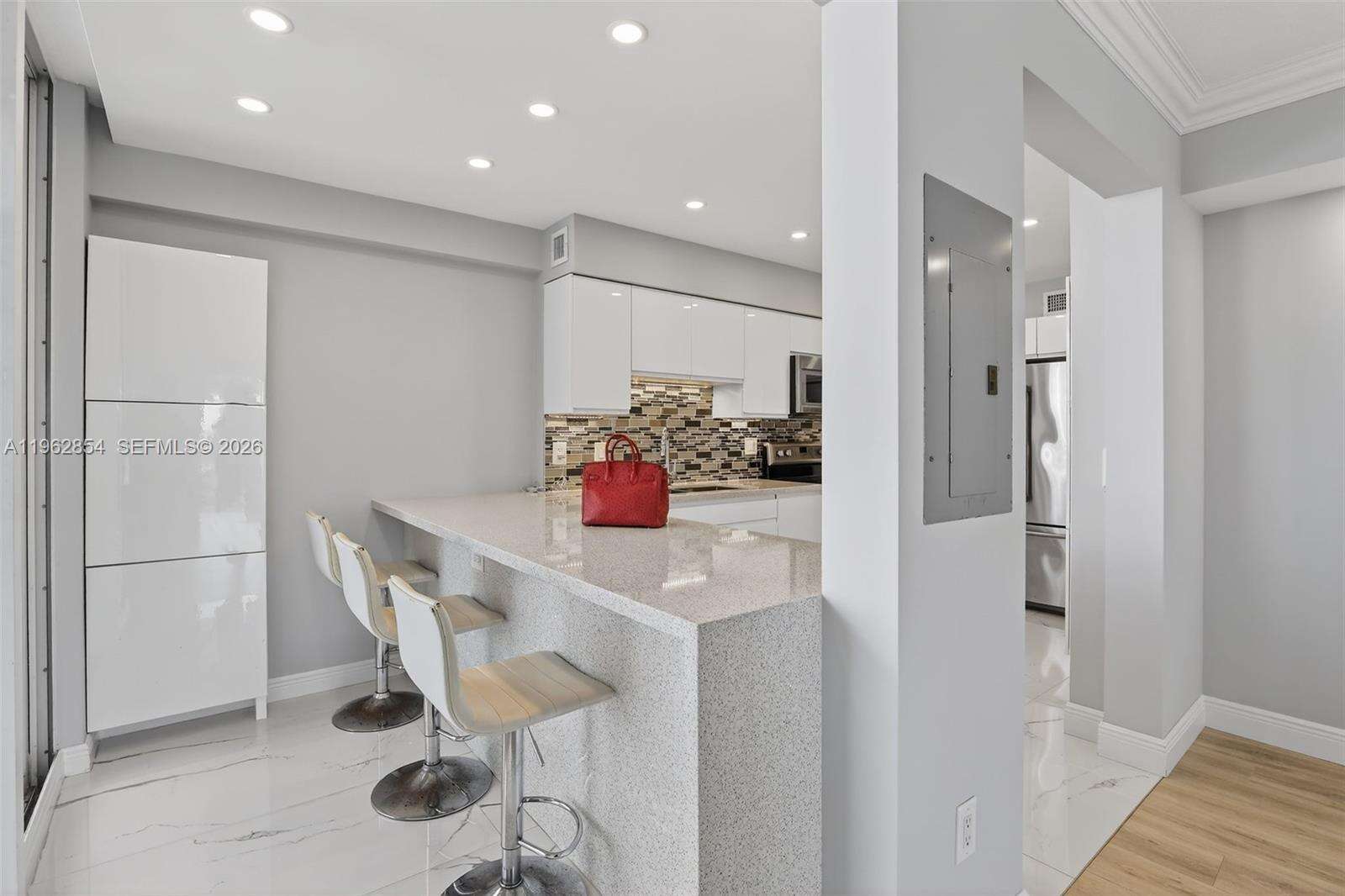 100 HIDDEN BAY - 3370 Hidden Bay Dr, Aventura, FL 33180 | Picture 7