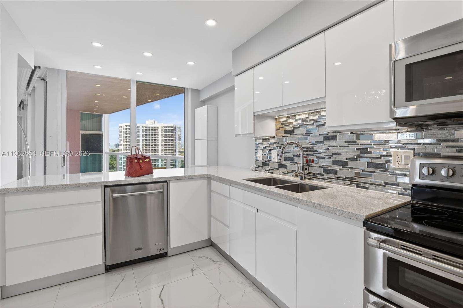 100 HIDDEN BAY - 3370 Hidden Bay Dr, Aventura, FL 33180 | Picture 10