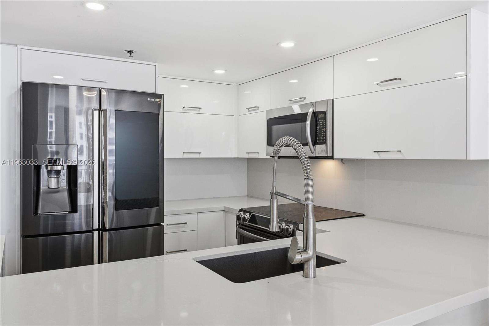 Brickell Key 2 at 540 Brickell Key Dr, Miami, FL 33131 - For Sale photo 11