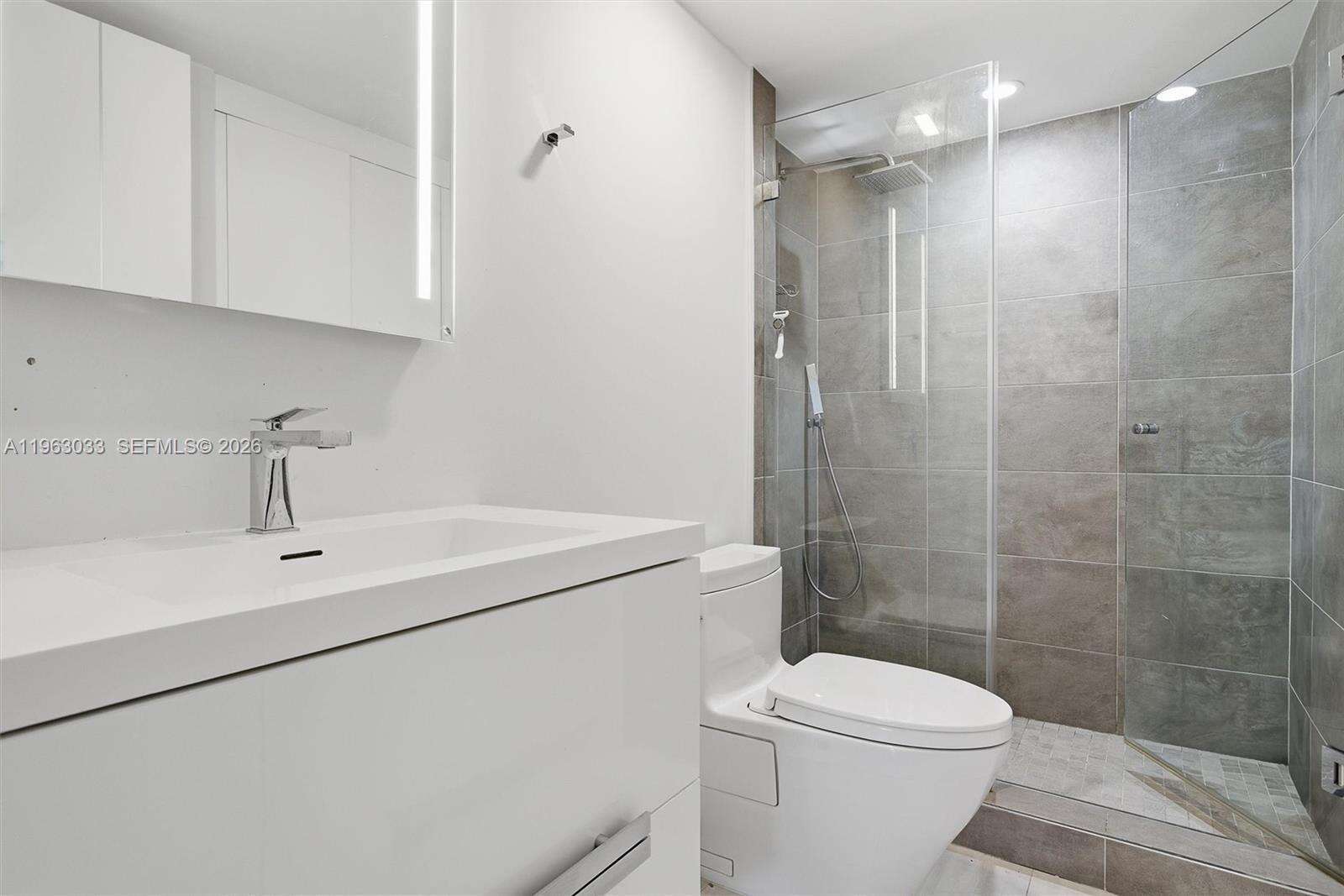 Brickell Key 2 at 540 Brickell Key Dr, Miami, FL 33131 - For Sale photo 28