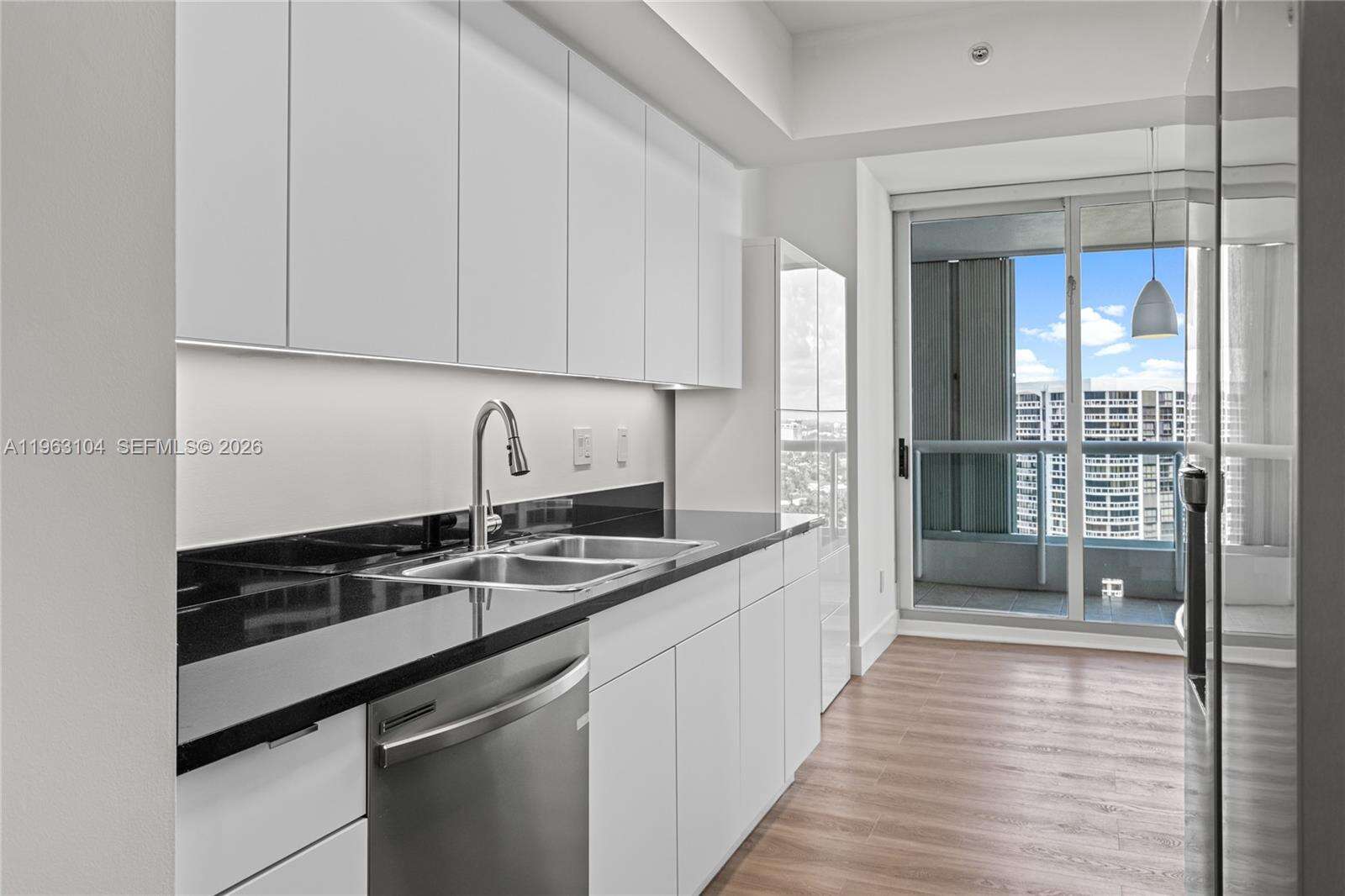 South Tower At The Point at 21055 Yacht Club Dr, Aventura, FL 33180 - For Sale photo 4