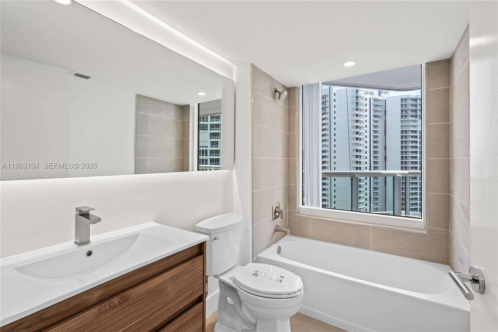 South Tower At The Point at 21055 Yacht Club Dr, Aventura, FL 33180 - For Sale photo 5