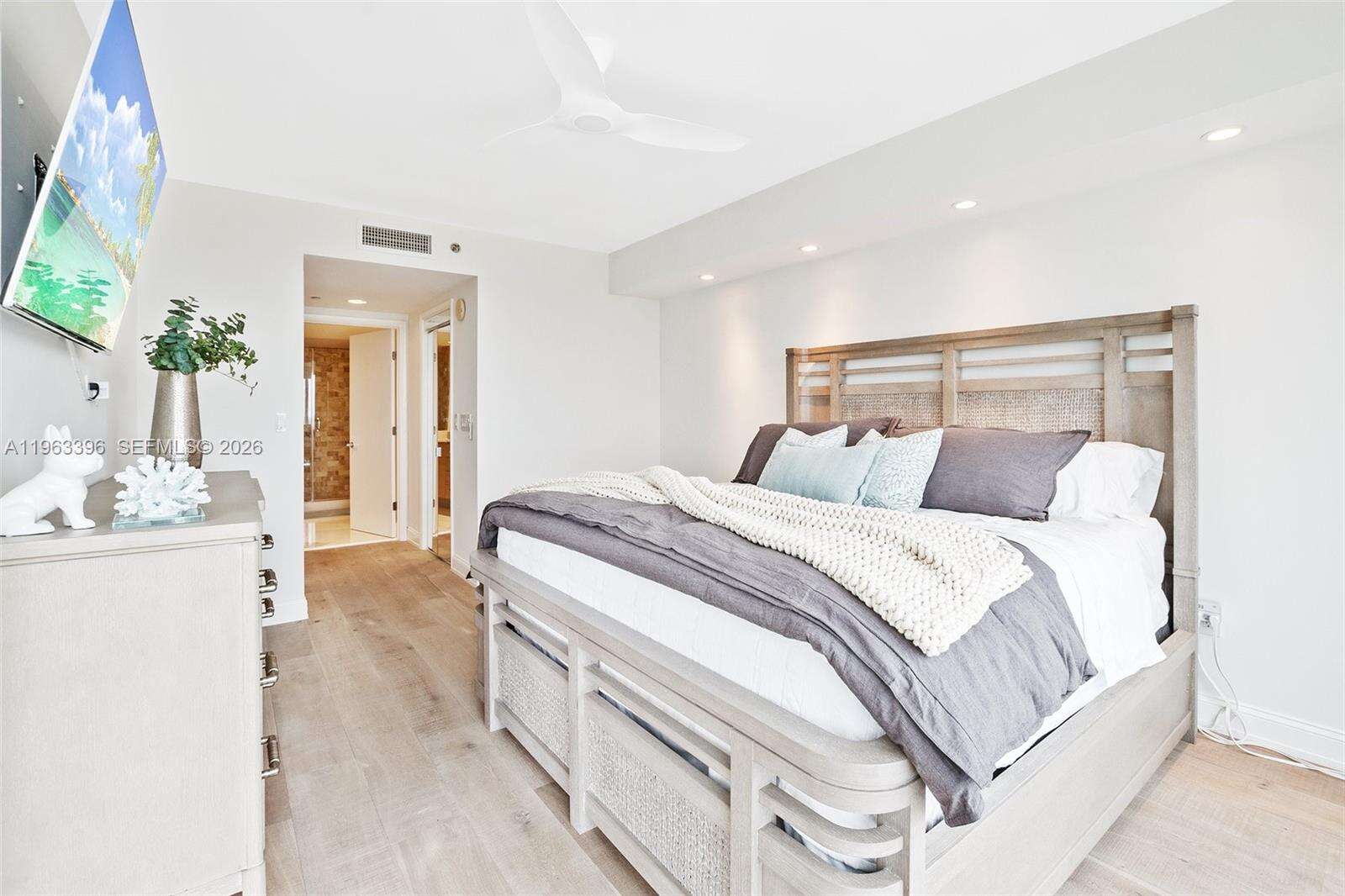 BEACH CLUB THREE - 1800 Ocean Dr, Hallandale Beach, FL 33009 | Picture 14