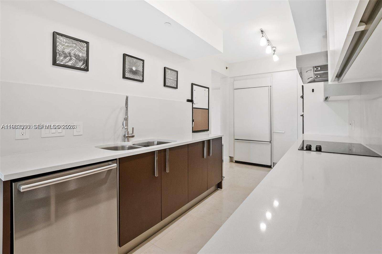 BEACH CLUB THREE - 1800 Ocean Dr, Hallandale Beach, FL 33009 | Picture 9