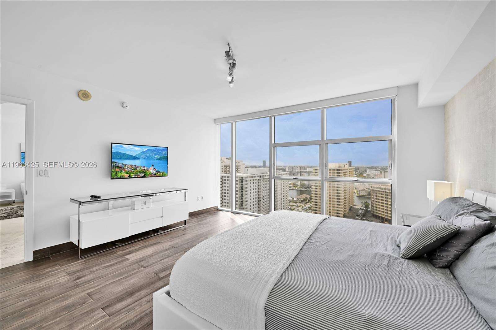 The Beach Club Two at 1830 Ocean Dr, Hallandale Beach, FL 33009 - For Sale photo 10