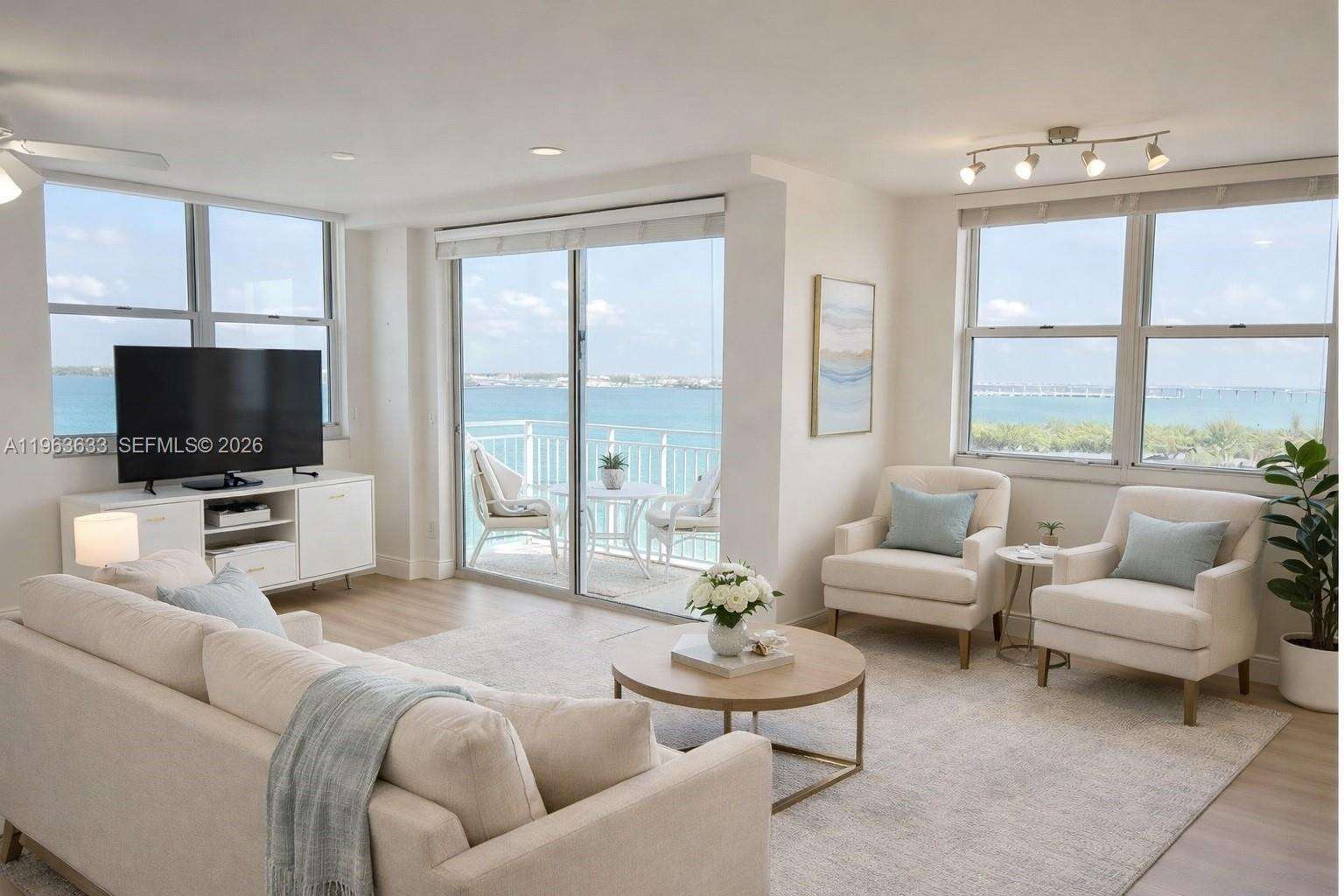 Isola at Miami, FL 33131 - For Sale photo 1