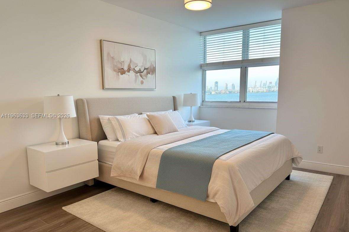 Isola at Miami, FL 33131 - For Sale photo 2
