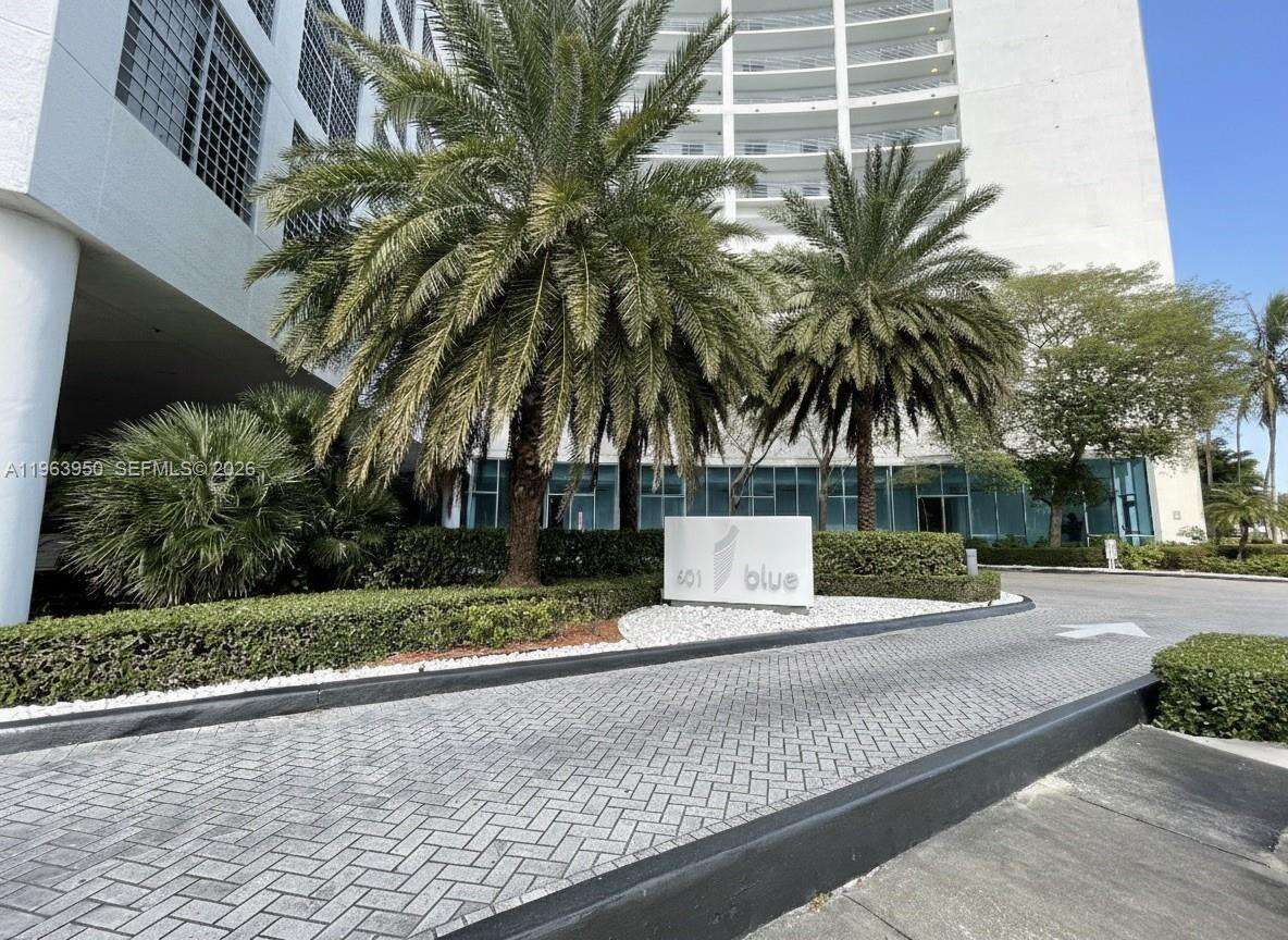 Blue at 601 36 St, Miami, FL 33137 - For Sale photo 2