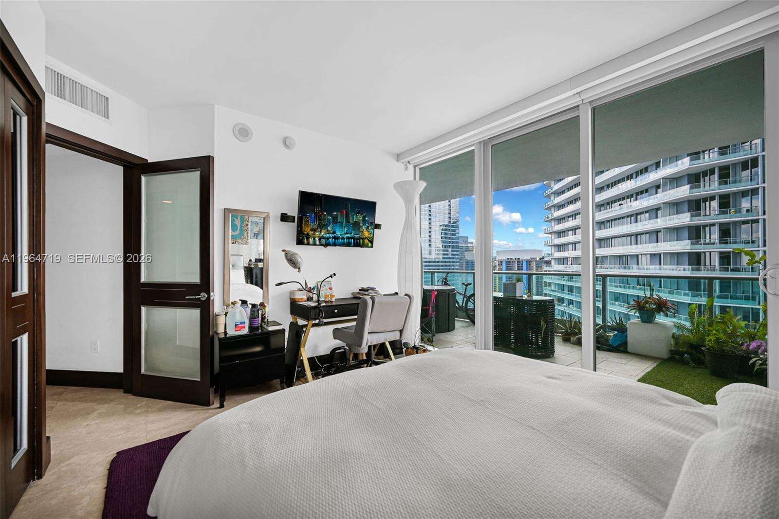 JADE RESIDENCES AT BRICKELL BAY - 1331 Brickell Bay Dr, Miami, FL 33131 | Picture 24