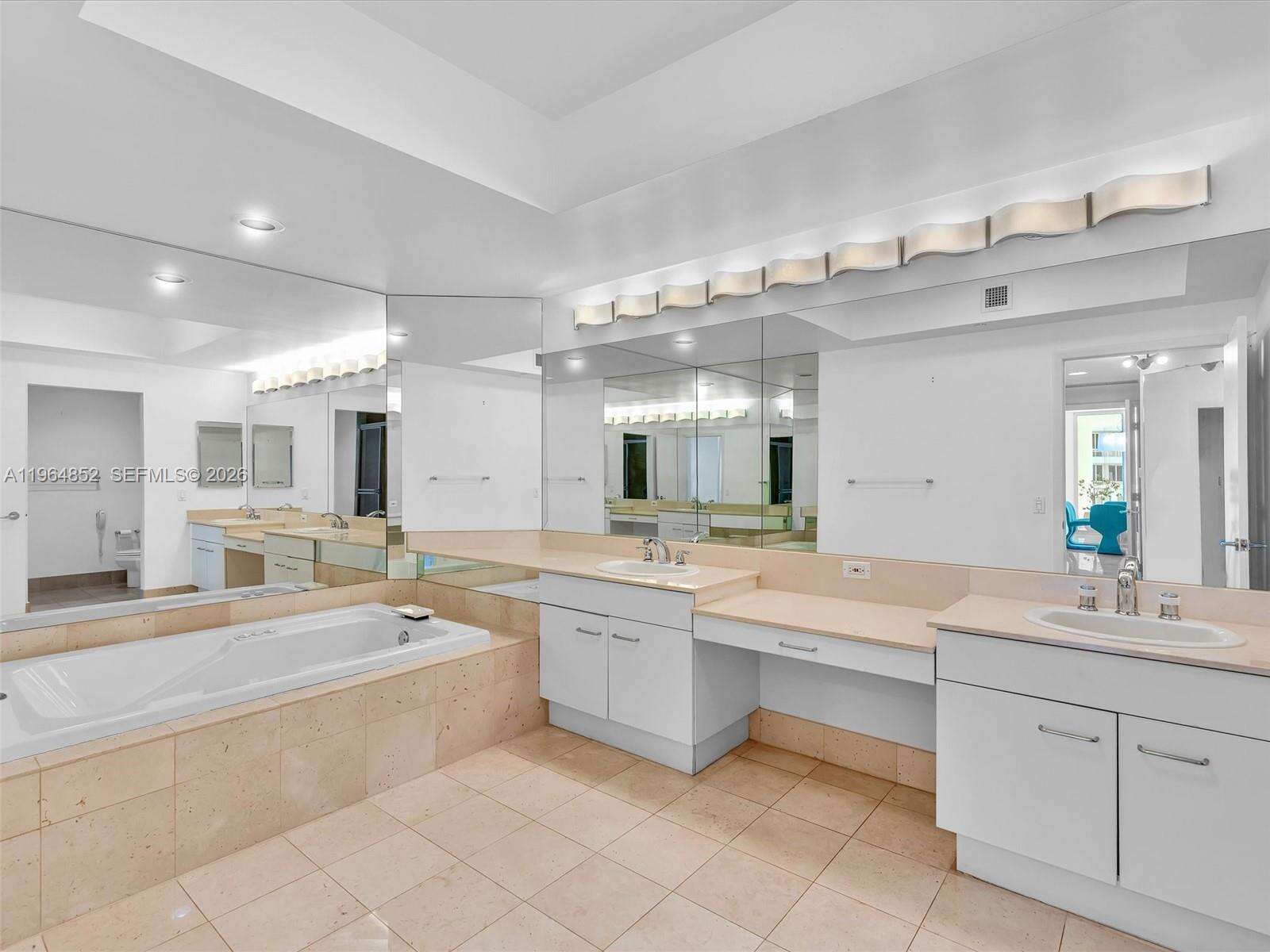 ATLANTIC II AT THE POINT - 21150 Point Pl, Aventura, FL 33180 | Picture 13