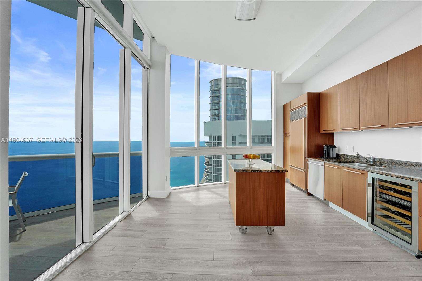 TDR TOWER II - 15901 Collins Ave, Sunny Isles Beach, FL 33160 | Picture 4