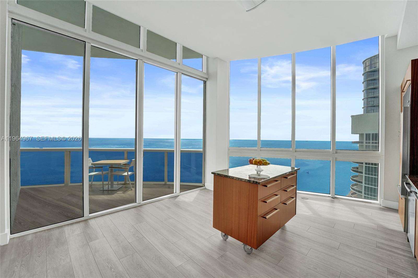 TDR TOWER II - 15901 Collins Ave, Sunny Isles Beach, FL 33160 | Picture 10