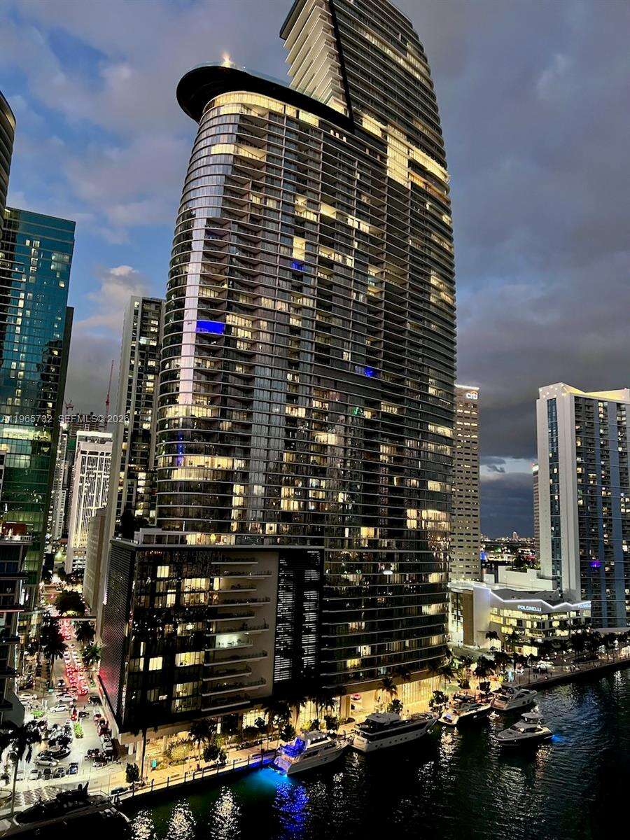 Icon Brickell 1 at 475 Brickell Ave, Miami, FL 33131 - For Sale photo 2