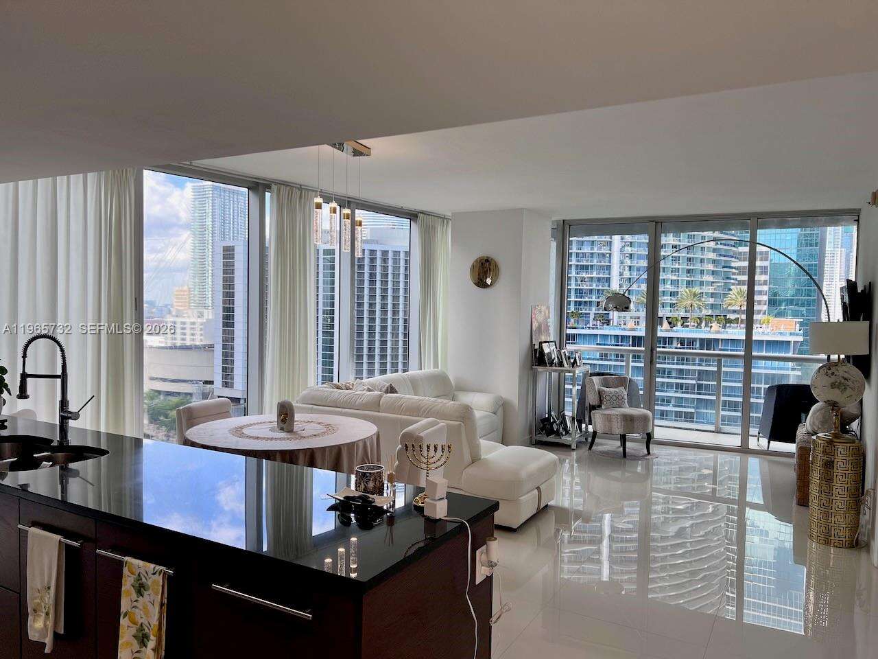 Icon Brickell 1 at 475 Brickell Ave, Miami, FL 33131 - For Sale photo 4