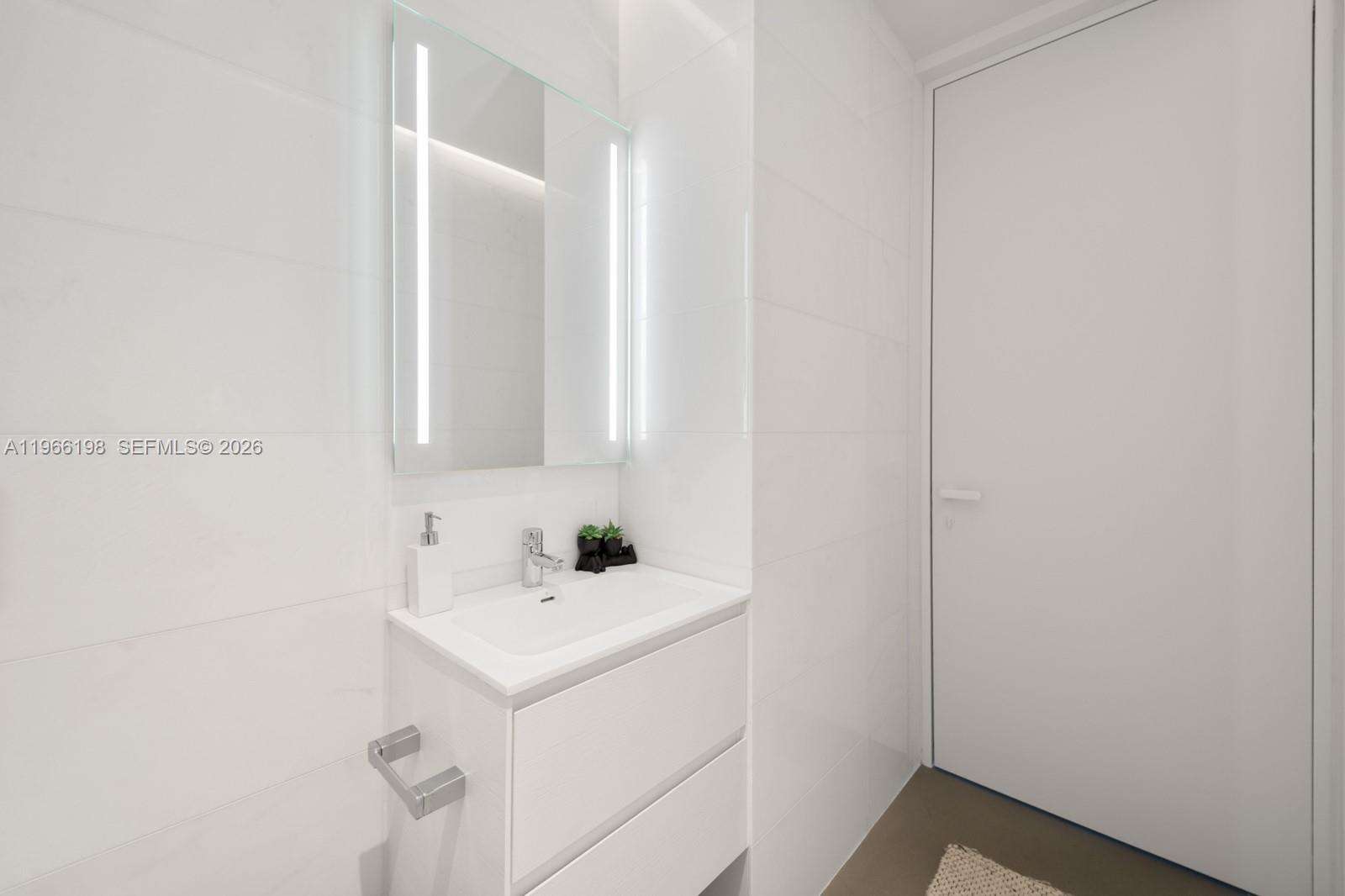 2000 OCEAN - 2000 Ocean Dr, Hallandale Beach, FL 33009 | Picture 34