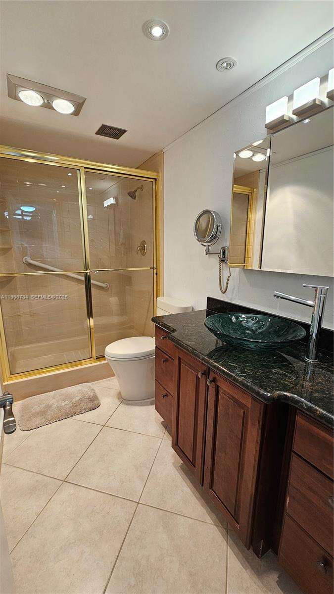 The Hemispheres at 1980 Ocean Dr, Hallandale Beach, FL 33009 - For Sale photo 13