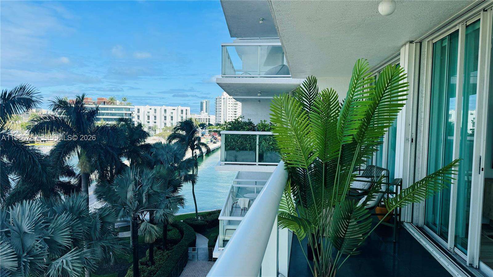 THE GRAND VENETIAN - 10 Venetian Way, Miami Beach, FL 33139 | Picture 1