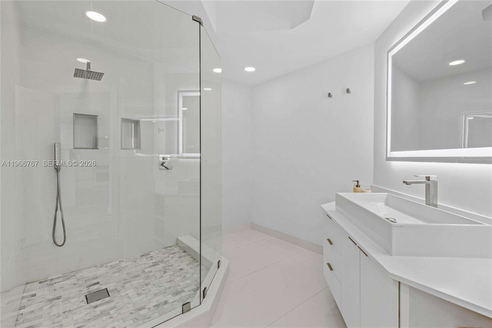 THE GRAND VENETIAN - 10 Venetian Way, Miami Beach, FL 33139 | Picture 11