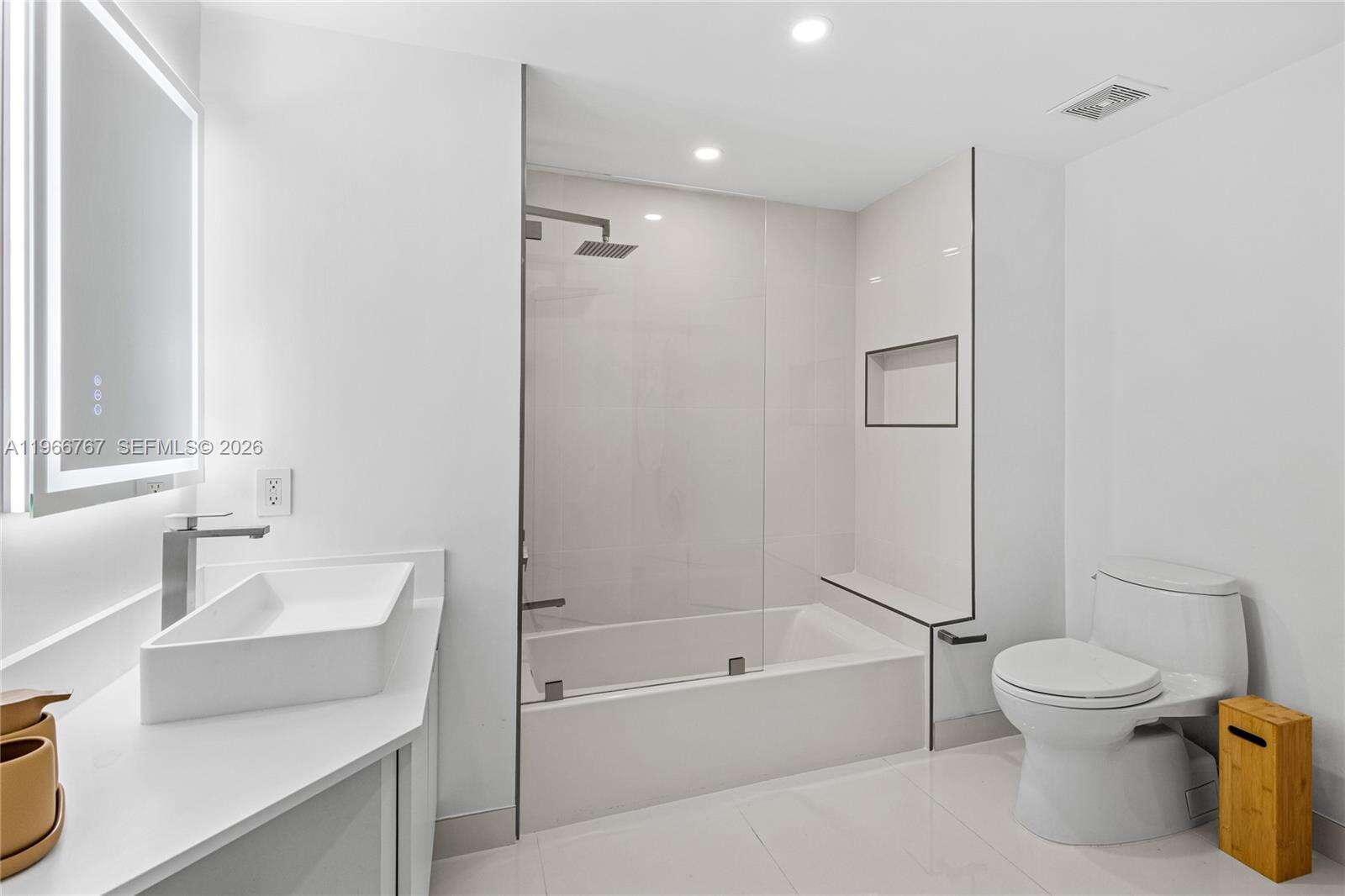 THE GRAND VENETIAN - 10 Venetian Way, Miami Beach, FL 33139 | Picture 15