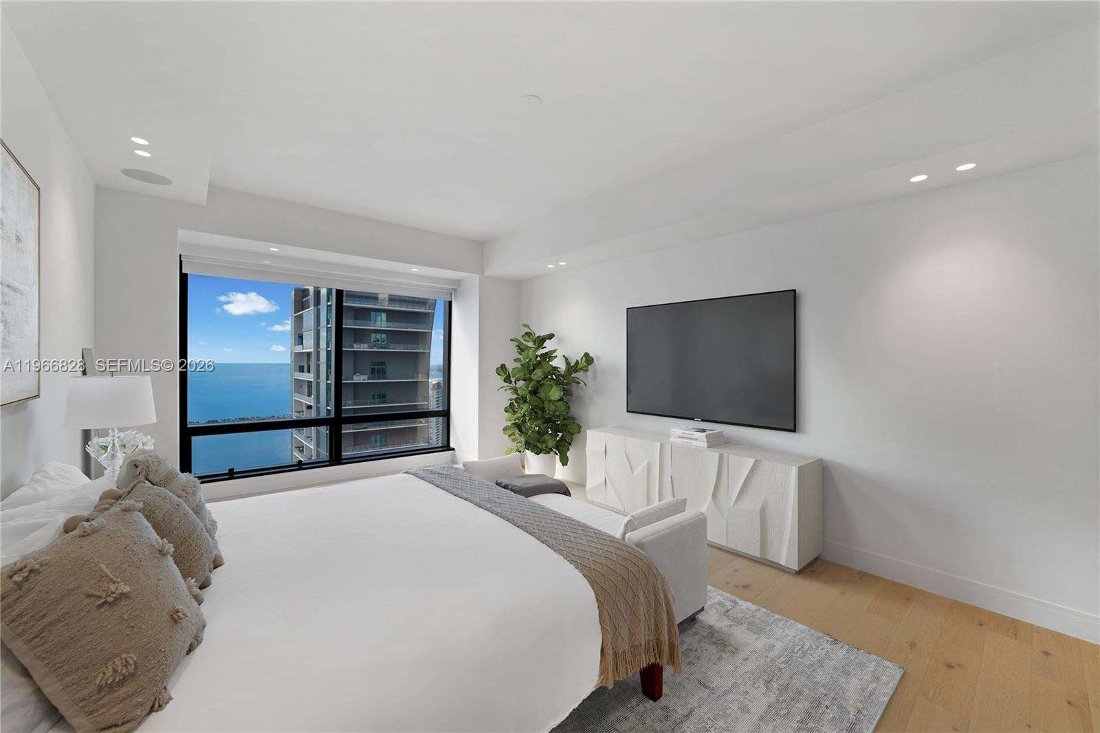 MILLENNIUM TOWER - 1425 Brickell Ave, Miami, FL 33131 | Picture 14