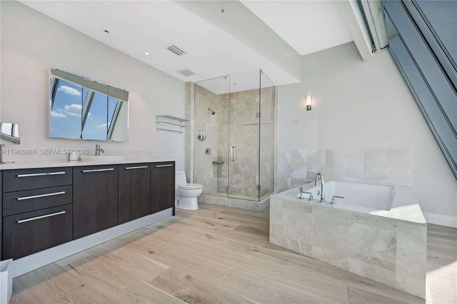 JADE OCEAN - 17121 Collins Ave, Sunny Isles Beach, FL 33160 | Picture 31