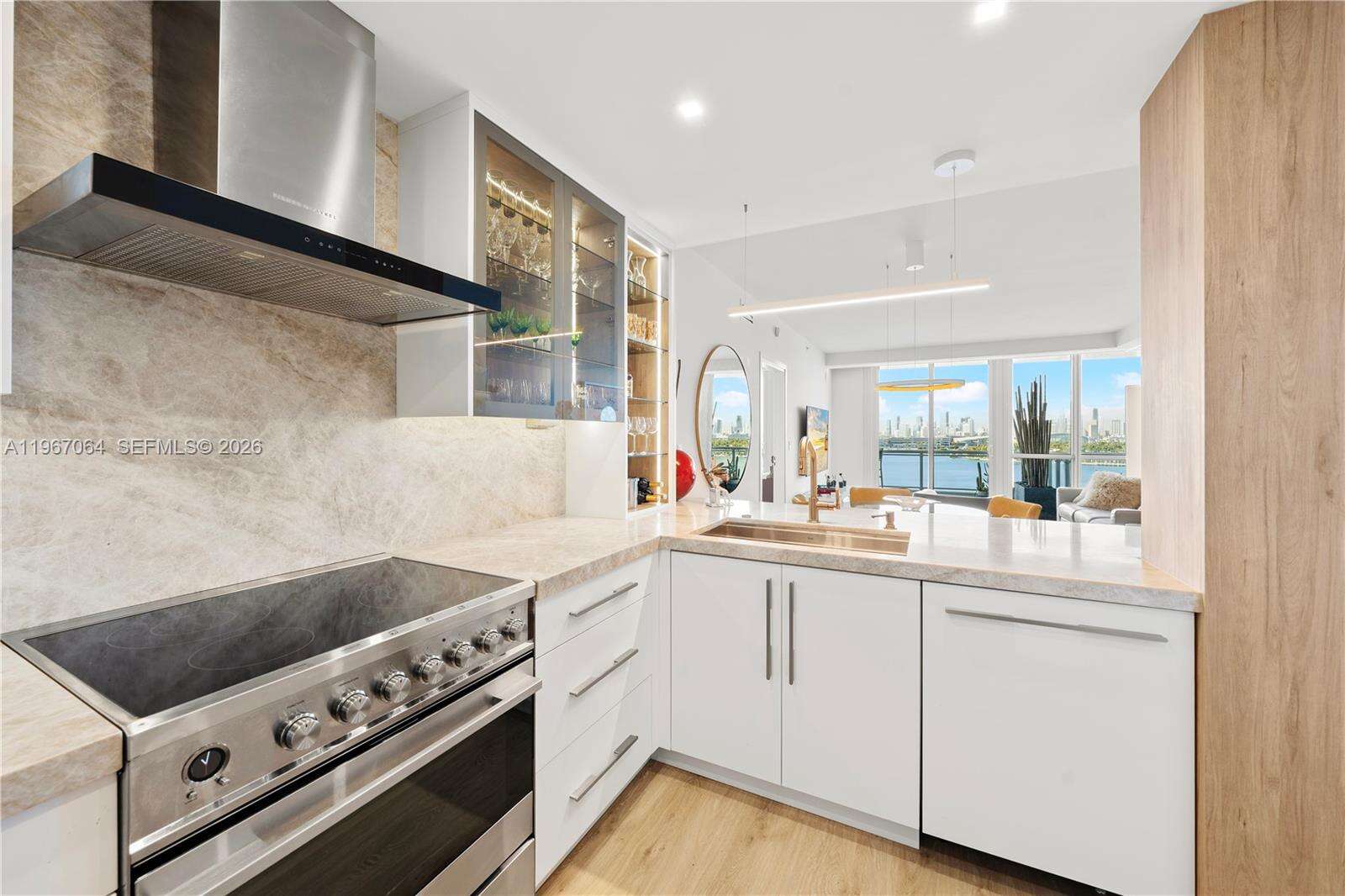 THE BENTLEY BAY - 540 W Ave, Miami Beach, FL 33139 | Picture 1