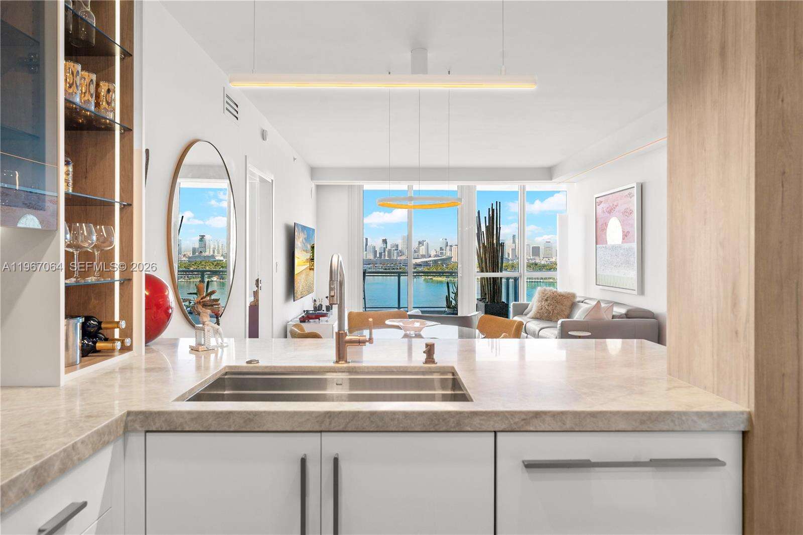 THE BENTLEY BAY - 540 W Ave, Miami Beach, FL 33139 | Picture 2