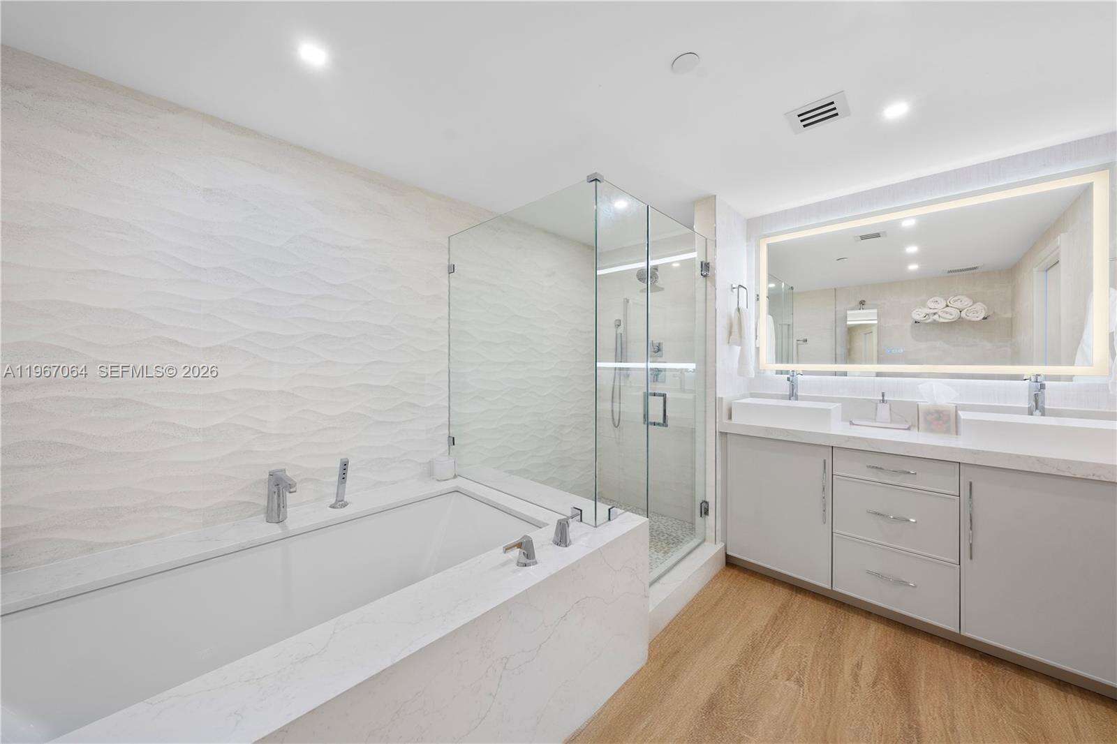 THE BENTLEY BAY - 540 W Ave, Miami Beach, FL 33139 | Picture 15