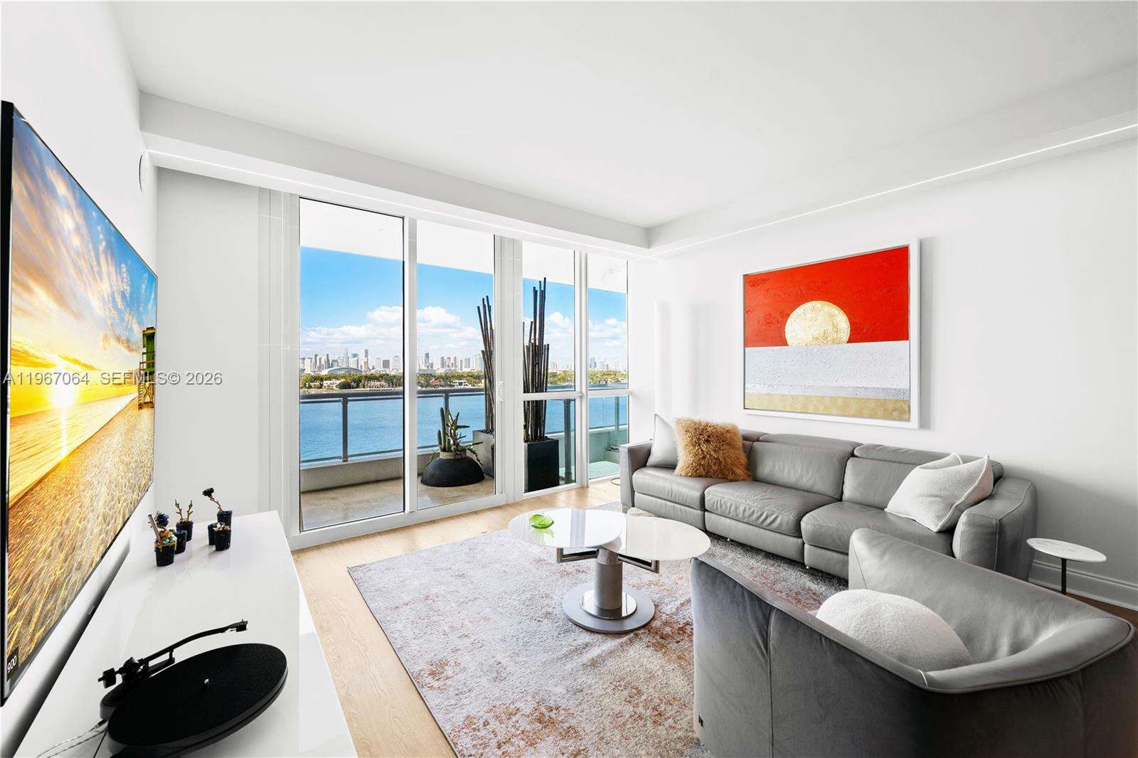 THE BENTLEY BAY - 540 W Ave, Miami Beach, FL 33139 | Picture 6