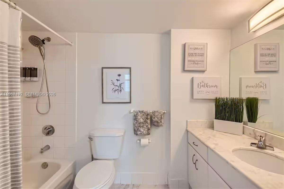 The Club At Brickell Bay at 1200 Brickell Bay Dr, Miami, FL 33131 - For Sale photo 16