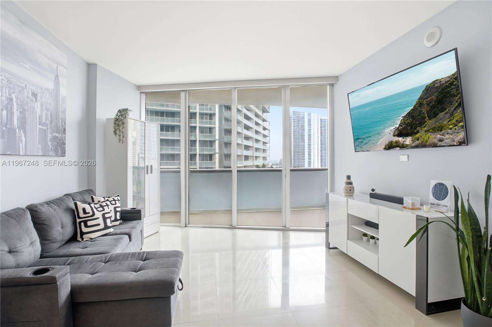 Icon Brickell 2 at 495 Brickell Ave, Miami, FL 33131 - For Sale photo 3