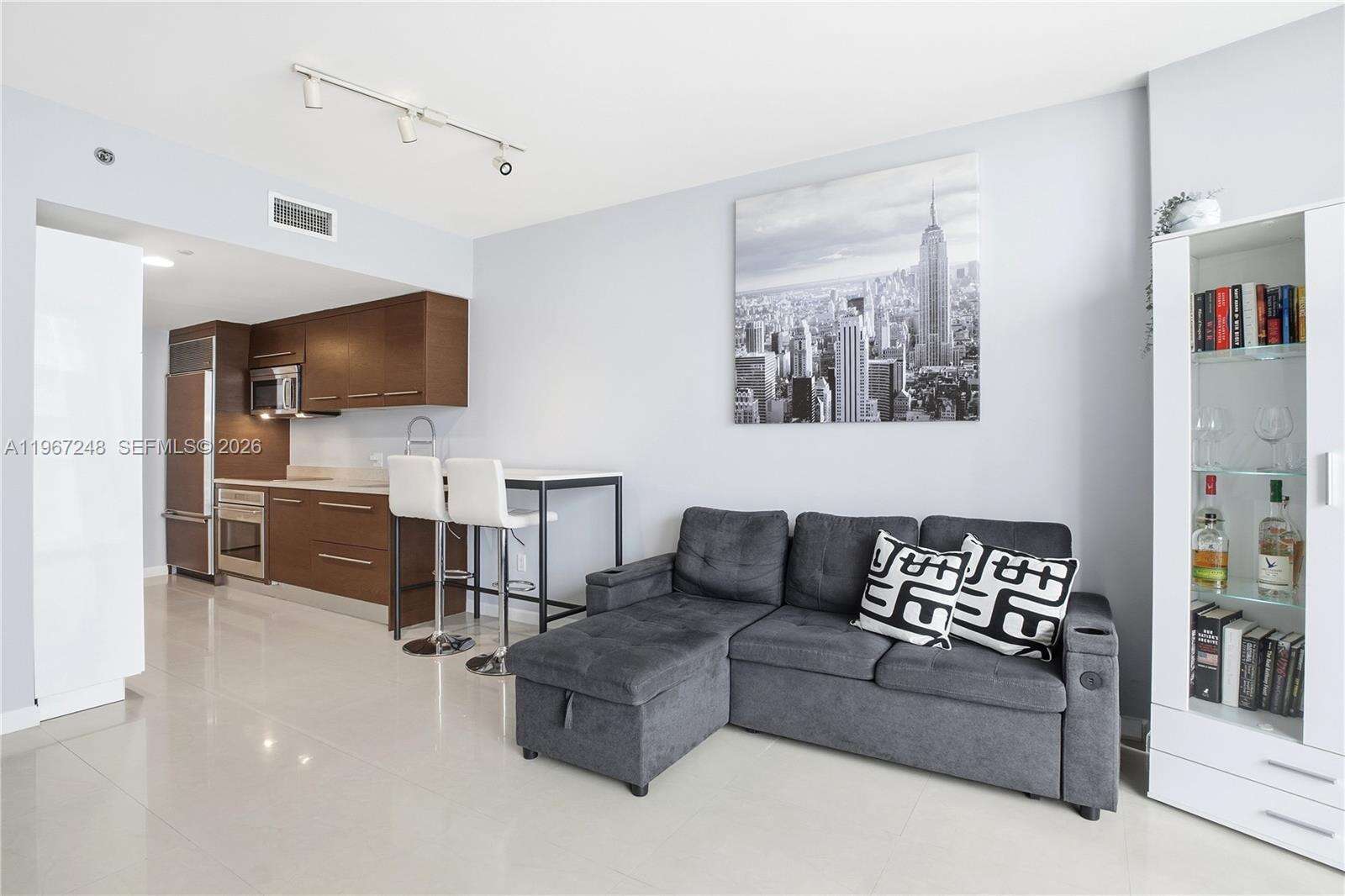 Icon Brickell 2 at 495 Brickell Ave, Miami, FL 33131 - For Sale photo 4