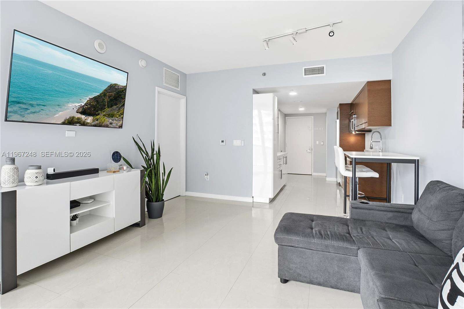 Icon Brickell 2 at 495 Brickell Ave, Miami, FL 33131 - For Sale photo 5