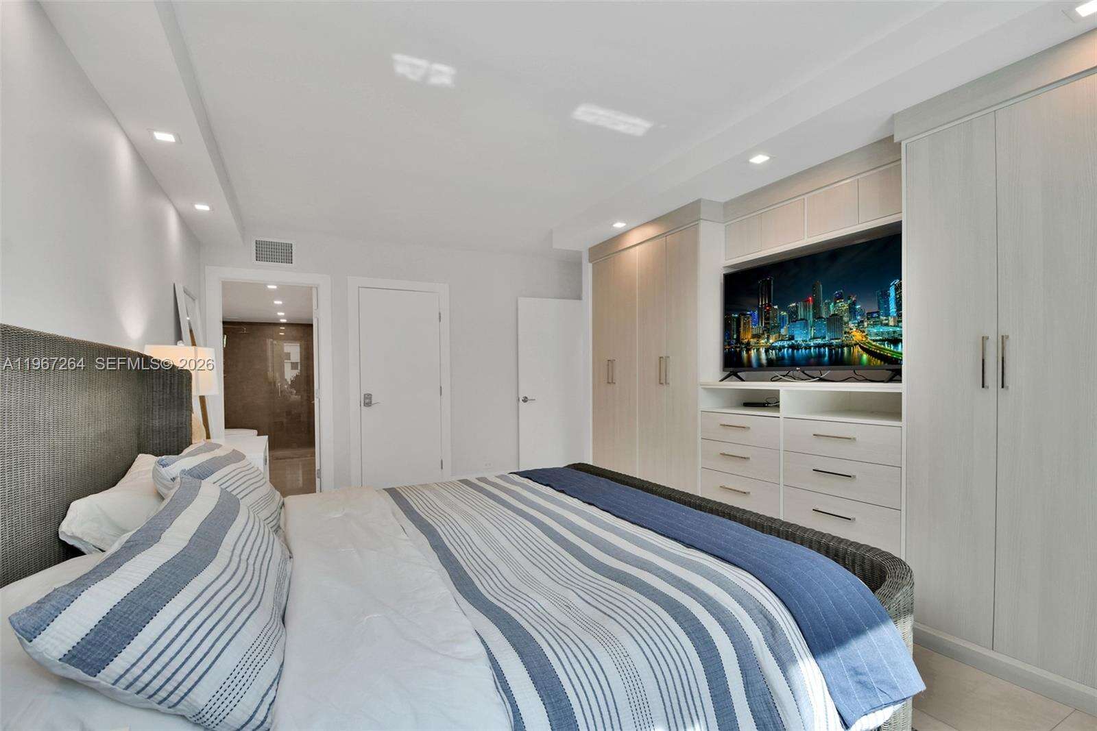 RONEY PALACE - 2301 Collins Ave, Miami Beach, FL 33139 | Picture 9