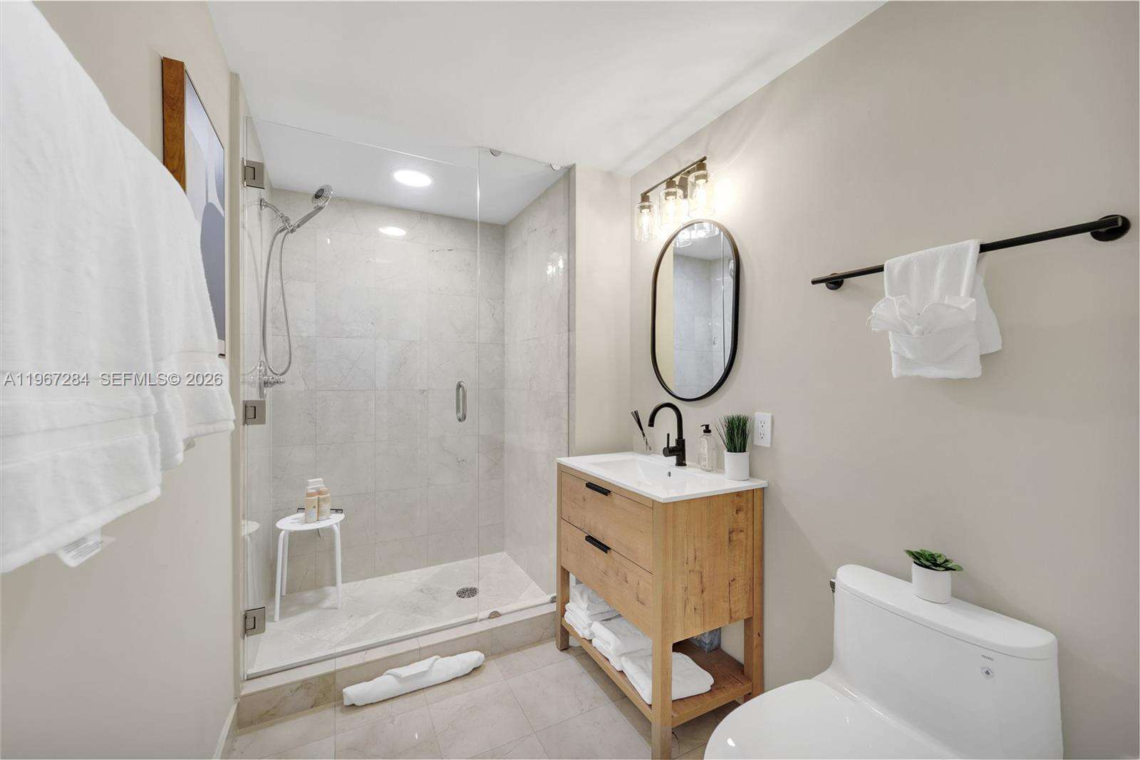 AKOYA - , Miami Beach, FL 33141 | Picture 8
