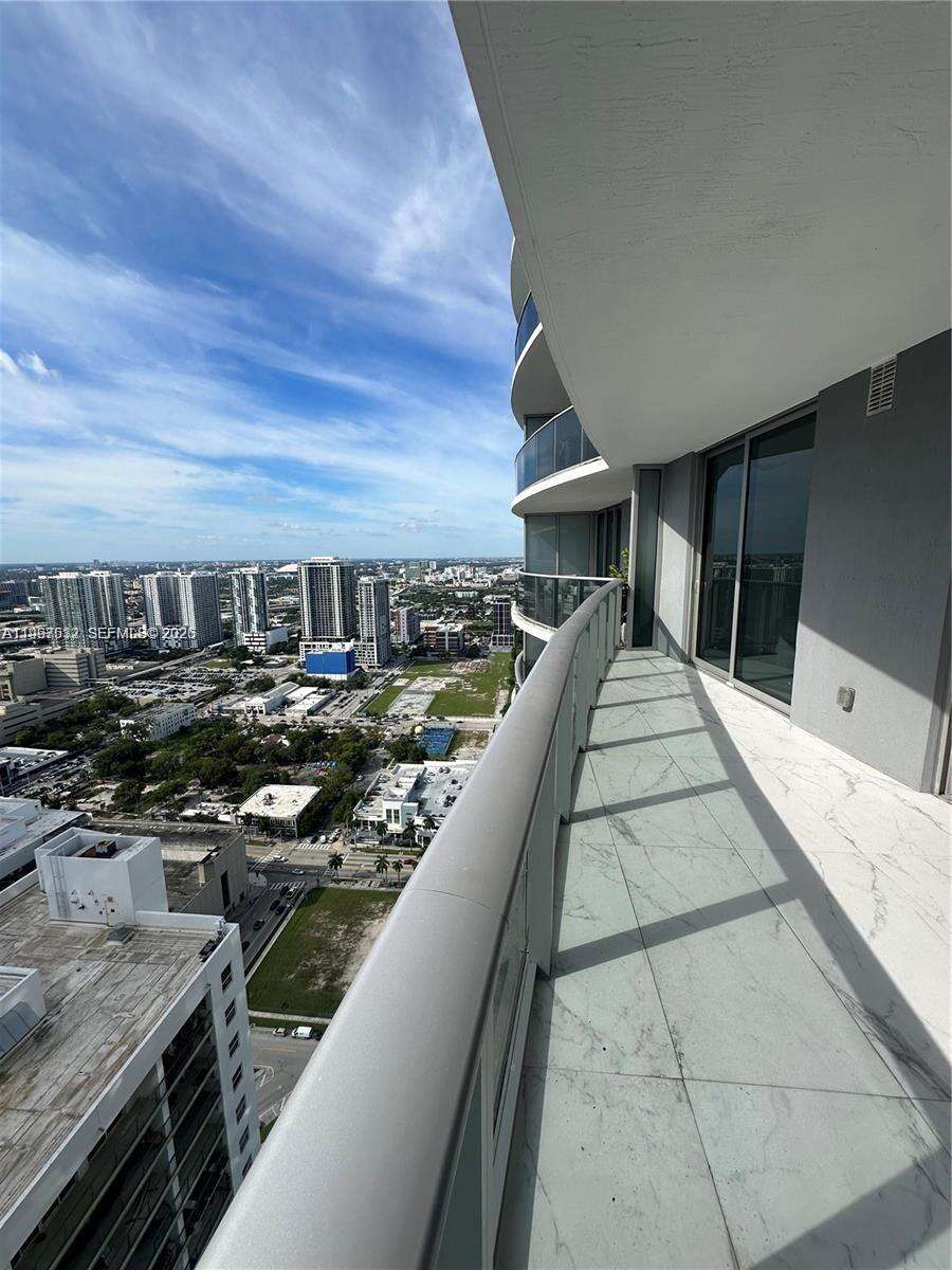 Aria On The Bay at 488 18 St, Miami, FL 33132 - For Sale photo 8