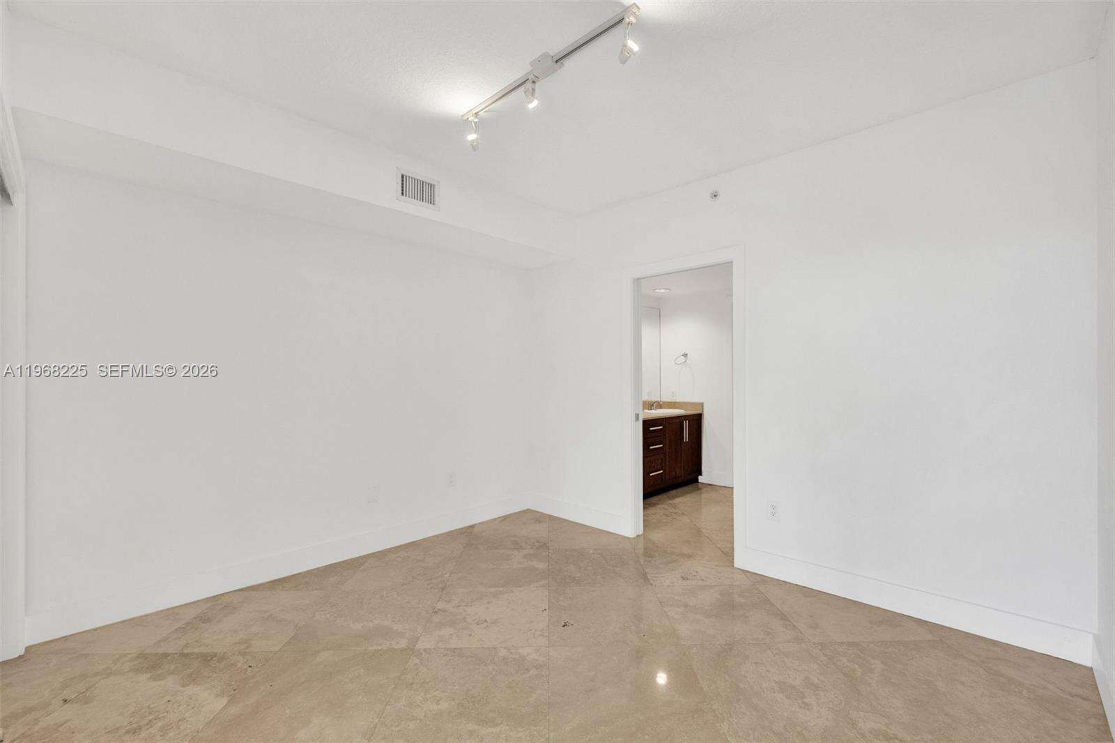 THE GRAND VENETIAN - 10 Venetian Way, Miami Beach, FL 33139 | Picture 15