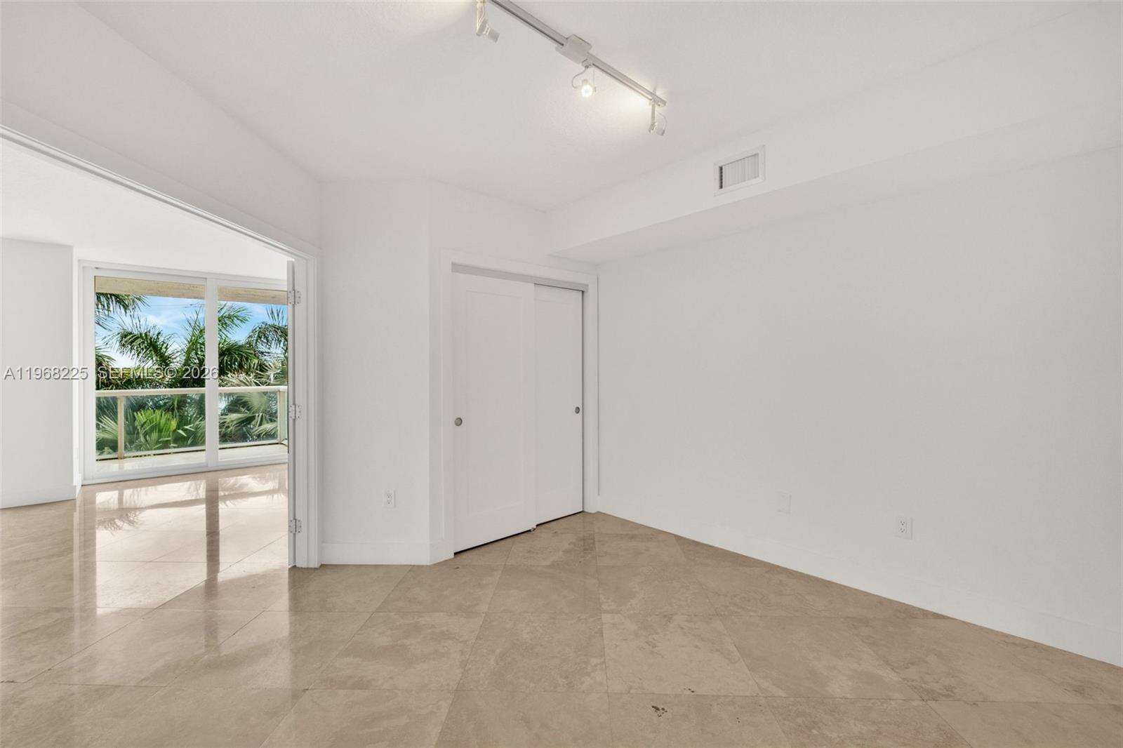 THE GRAND VENETIAN - 10 Venetian Way, Miami Beach, FL 33139 | Picture 16