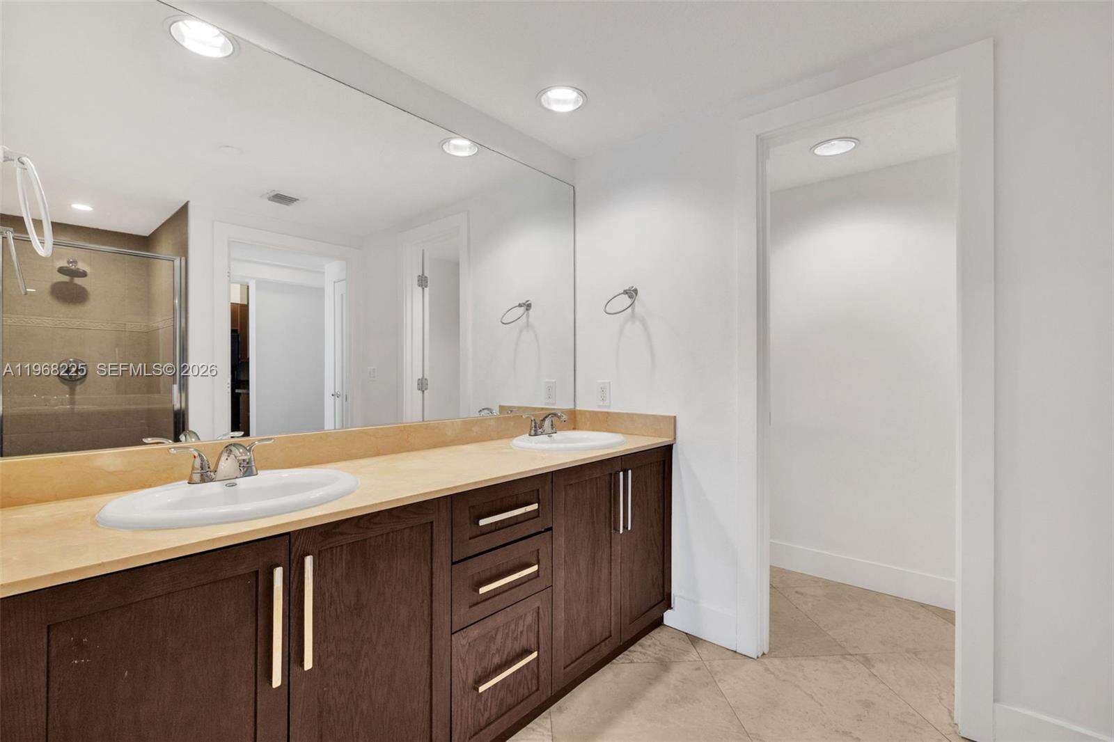 THE GRAND VENETIAN - 10 Venetian Way, Miami Beach, FL 33139 | Picture 17