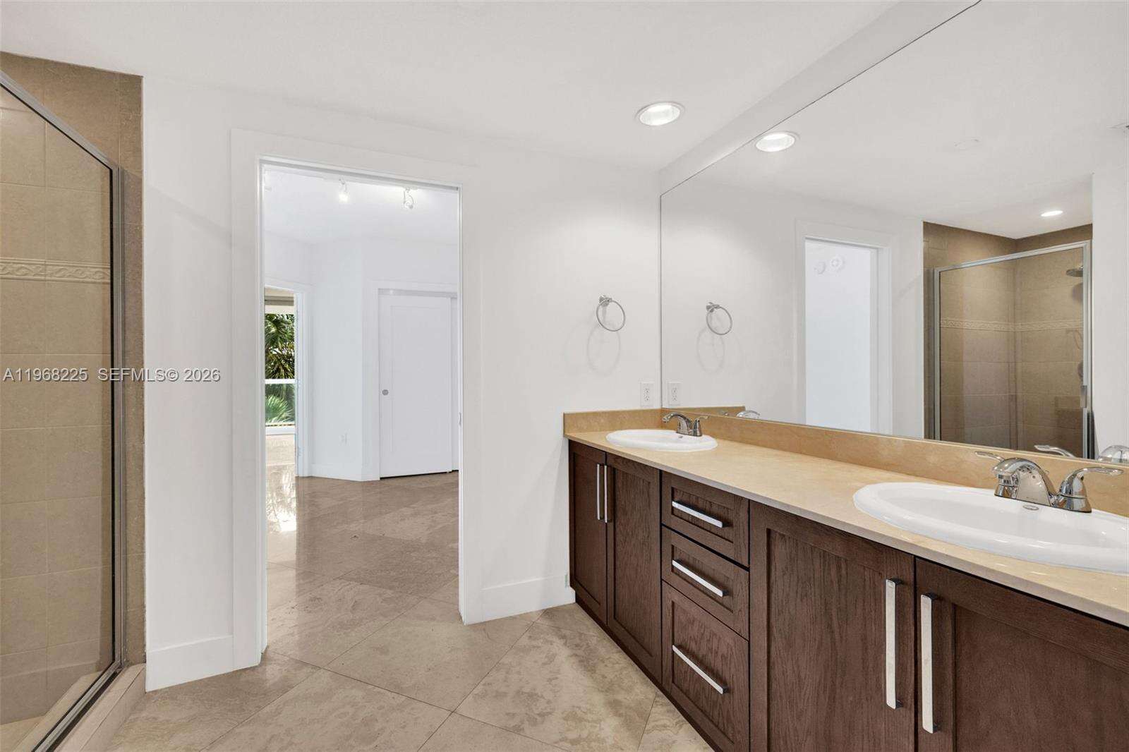 THE GRAND VENETIAN - 10 Venetian Way, Miami Beach, FL 33139 | Picture 18