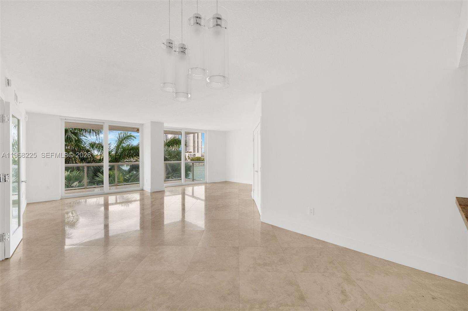 THE GRAND VENETIAN - 10 Venetian Way, Miami Beach, FL 33139 | Picture 3