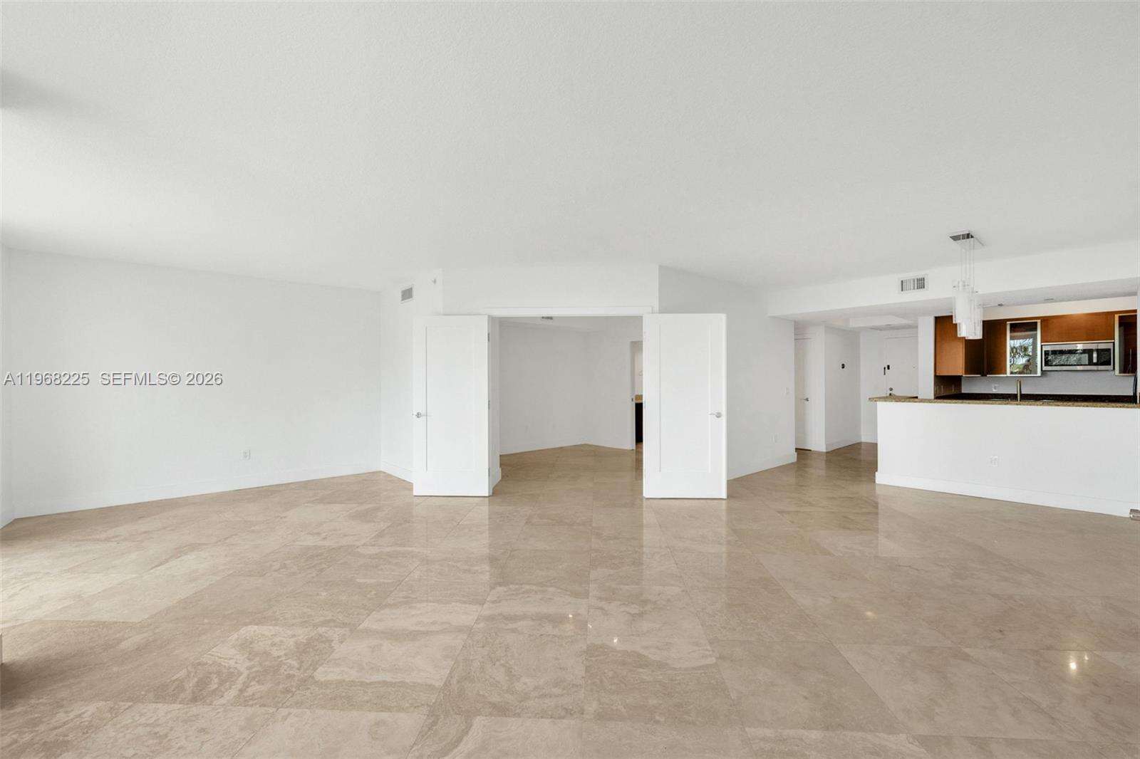 THE GRAND VENETIAN - 10 Venetian Way, Miami Beach, FL 33139 | Picture 4