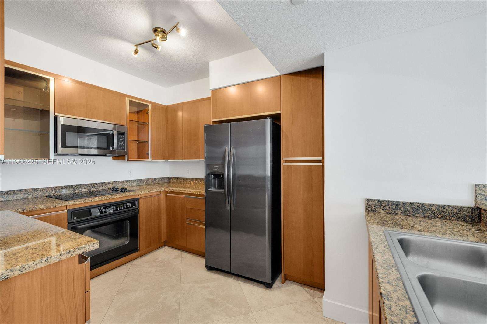 THE GRAND VENETIAN - 10 Venetian Way, Miami Beach, FL 33139 | Picture 6