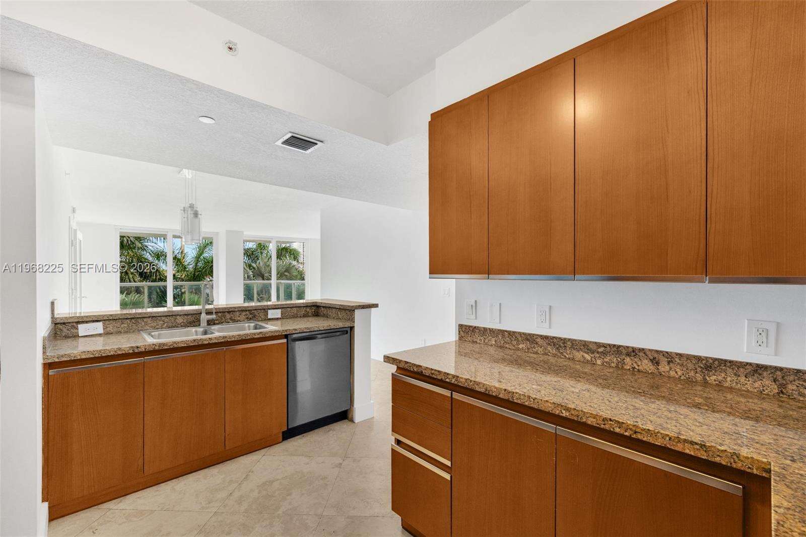 THE GRAND VENETIAN - 10 Venetian Way, Miami Beach, FL 33139 | Picture 7