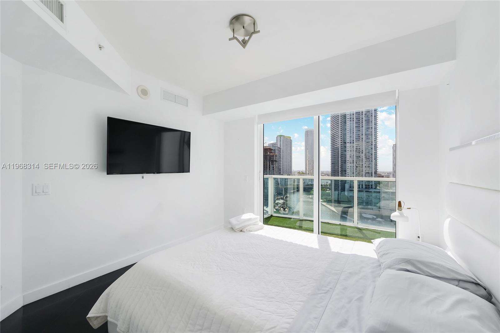 Brickell On The River at 41 5 St, Miami, FL 33131 - For Sale photo 16
