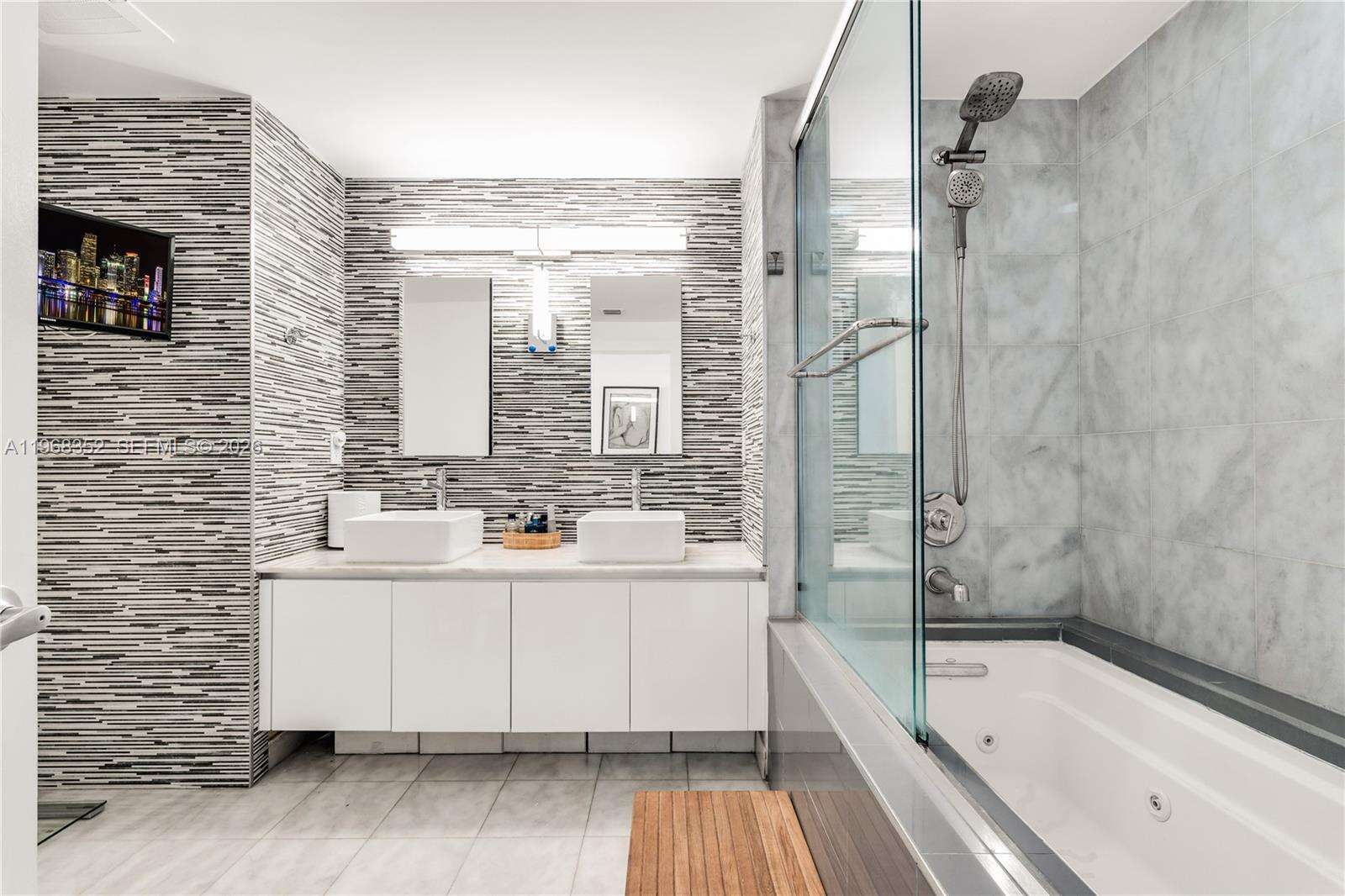 BLUE - 601 36 St, Miami, FL 33137 | Picture 14