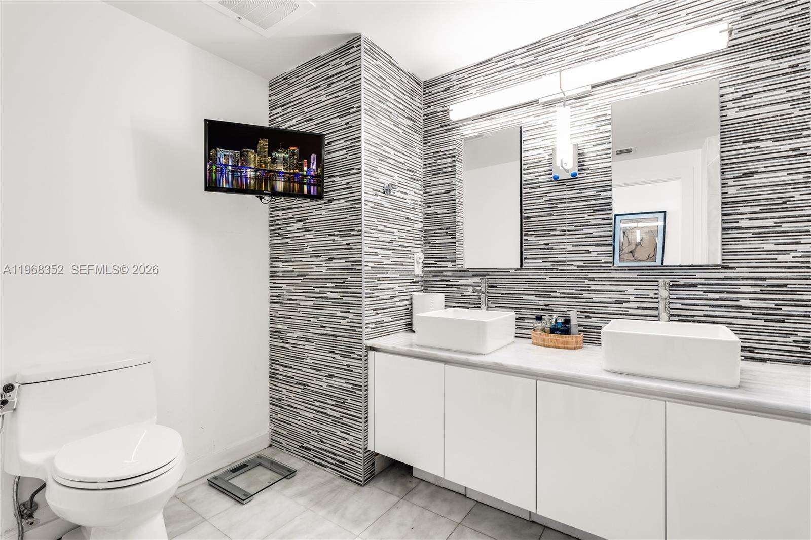 BLUE - 601 36 St, Miami, FL 33137 | Picture 15