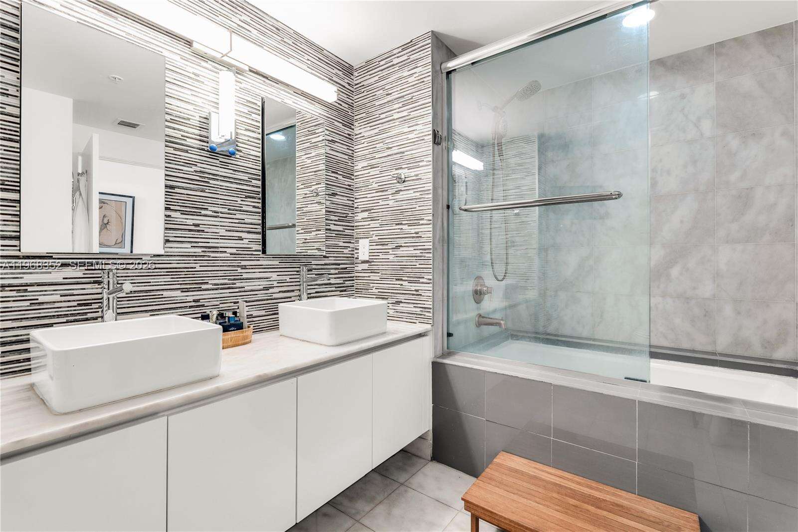 BLUE - 601 36 St, Miami, FL 33137 | Picture 16